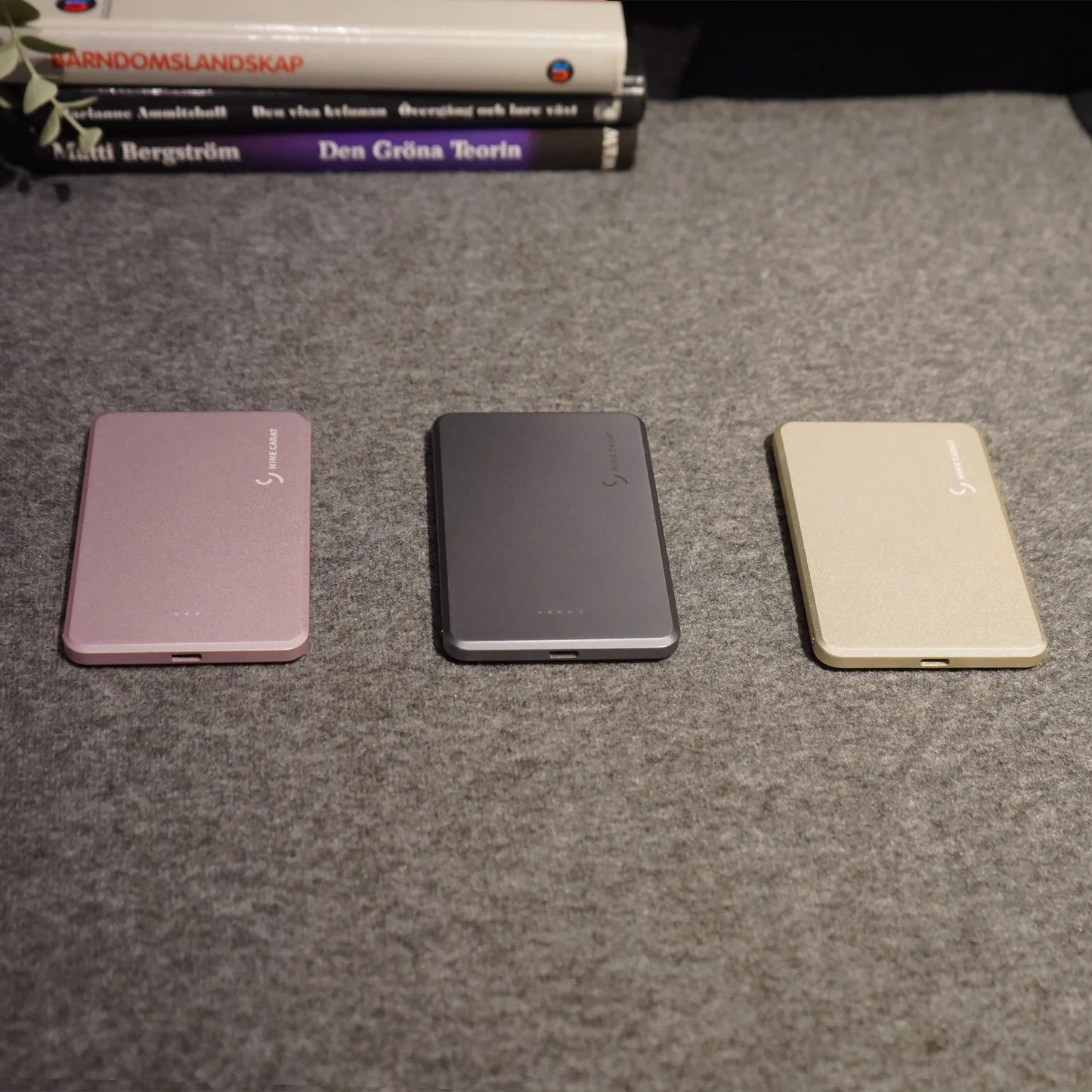 NineCarat Magnetic Power Bank (5K, Ultra Slim) Gold ( 1107492) (MSRP $59.99)