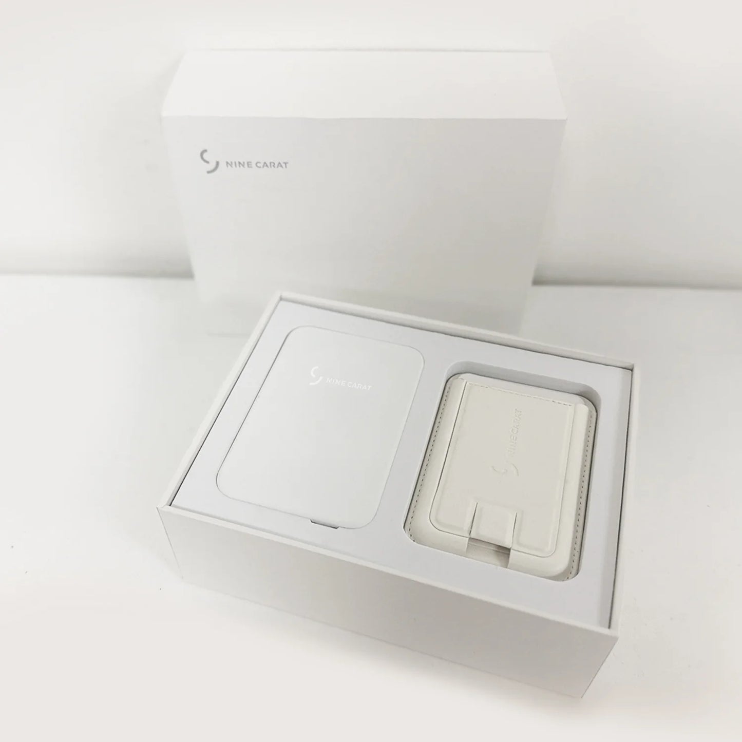 NineCarat Magnetic  Power Bank (5K, Double-Sided, included Wallet, White ( 1107593) (MSRP $69.99)