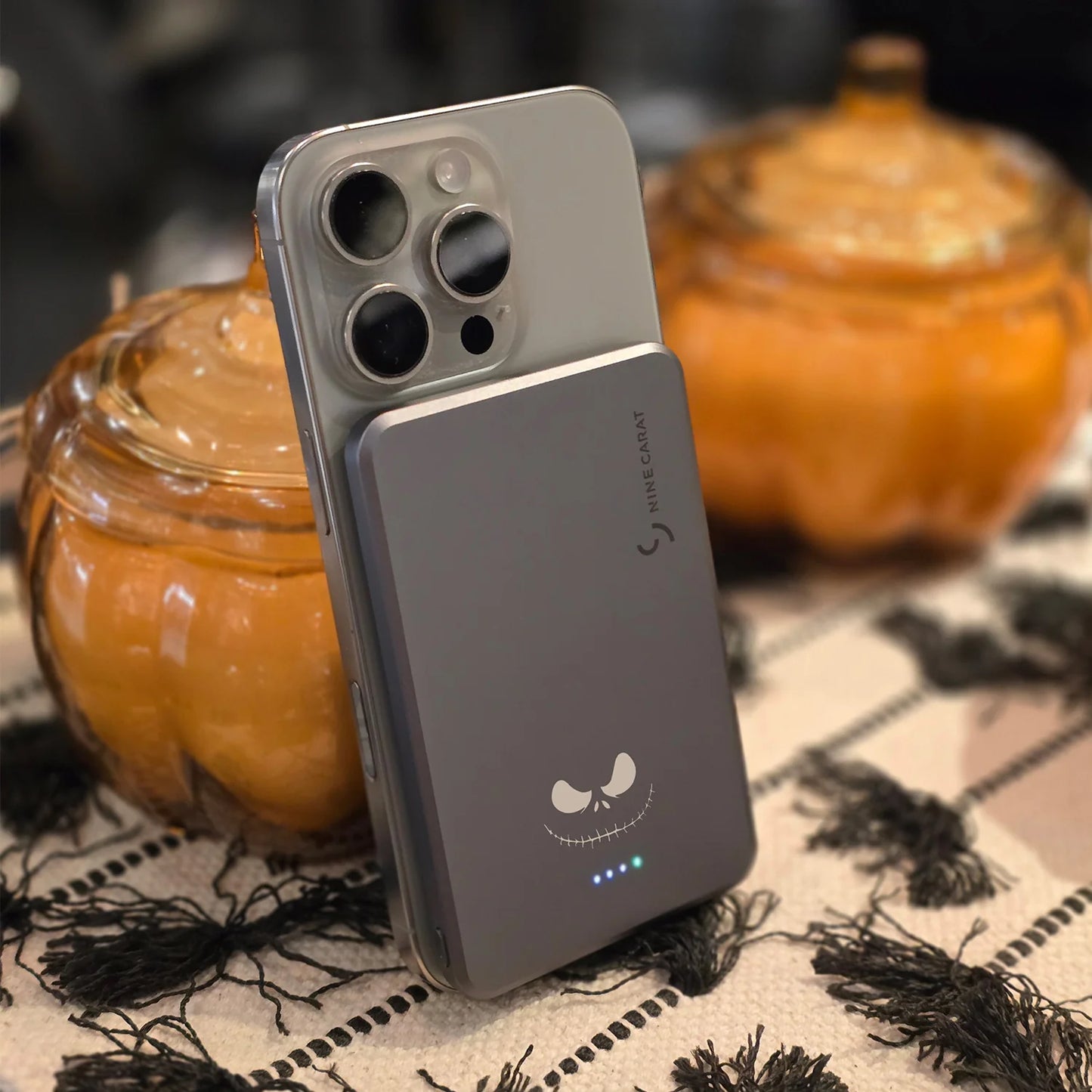 NineCarat Magnetic Power Bank (5K, Ultra Slim) Gray ( 1107490) (MSRP $59.99)